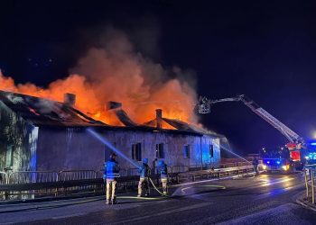 Nocny pożar budynku wielorodzinnego. Znaleziono ciało