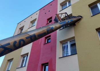 Lipsk. Komin przewrócił się na budynek mieszkalny