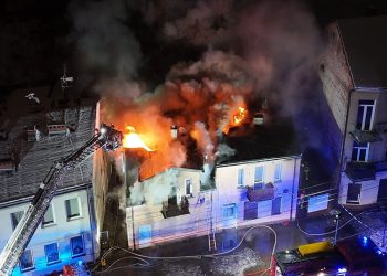 Pożar budynku w Falenicy. Akcja trwała całą noc