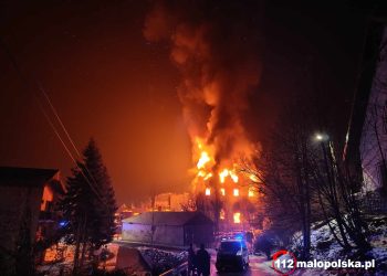 W Nowym Sącz płonie pustostan