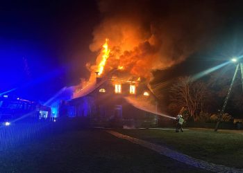 Nocny pożar plebanii. 12 zastępów w akcji