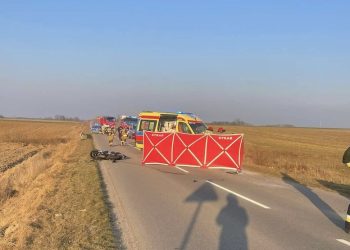 Wypadek na drodze powiatowej. Nie żyje 17-latek