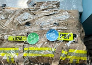 Czy obracanie ubrań specjalnych przed praniem wodnym to dobry pomysł?