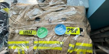 Czy obracanie ubrań specjalnych przed praniem wodnym to dobry pomysł?