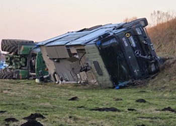 Jechali do awaryjnego lądowania. Wóz WSP wylądował na boku