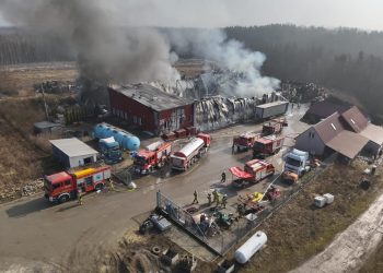 Pożar hali magazynowej w miejscowości Baraki