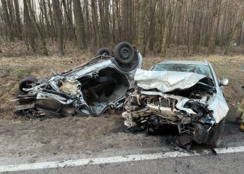 Wypadek pod Wołominem. Dwie osoby poważnie ranne