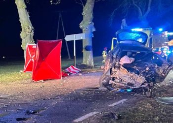 Zderzenie osobówki z hulajnogą. Dwie ofiary