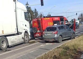 Wypadek w Broniszach z udziałem samochodu OSP