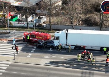 Wjechał ciężarówką w samochody. Pięć osób rannych