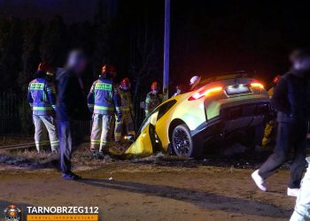 BMW w rowie. Jedna osoba w szpitalu