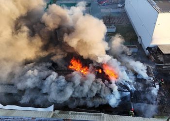 Pożar na bazarze Różyckiego w Warszawie
