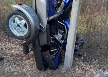 Wypadek w Kosewku. Motocykl zatrzymał się w pionie