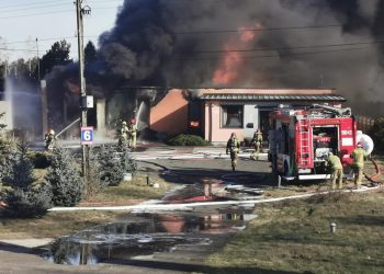 Pożar zakładu produkcyjnego w Słowiku