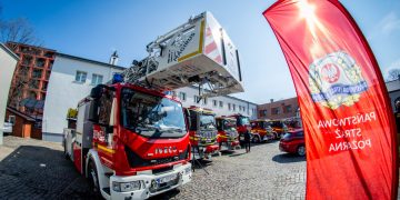 Nowe samochody i sprzęt warszawskiej straży pożarnej