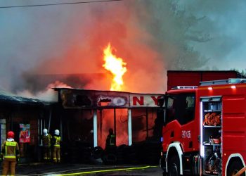 Słupsk. Pożar w zakładzie wulkanizacyjnym i hurtowni