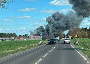 Pożar hali magazynowej w Ruminie pod Koninem
