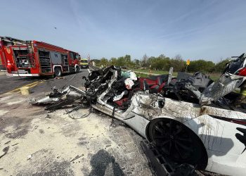 Zderzenie czterech pojazdów na S19. Wojskowa ciężarówka na boku