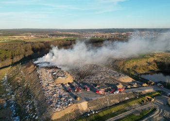 Pożar na składowisku odpadów w Czarnówku