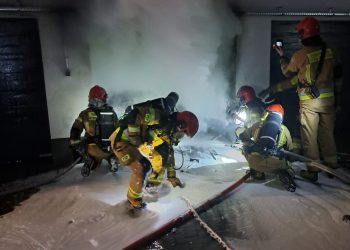 Białystok. Dwie ofiary pożaru w garażu