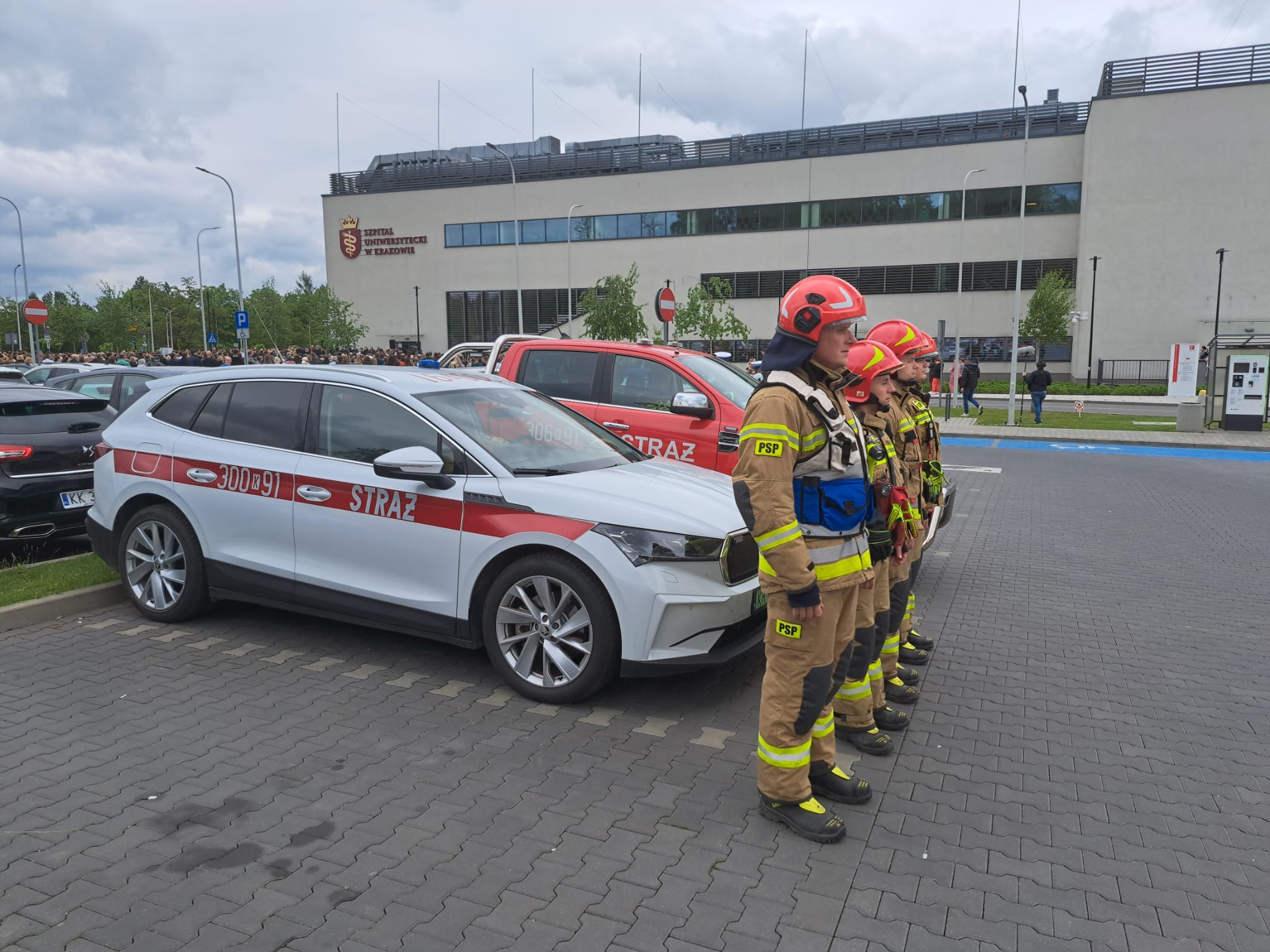 Krakowscy strażacy oddali hołd zabitemu lekarzowi
