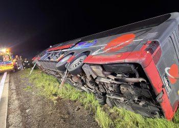 Wypadek autokaru na A4. W środku amerykańscy żołnierze