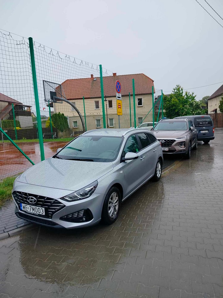 ‘Mistrzowie’ parkowania zablokowali strażaków. Znowu