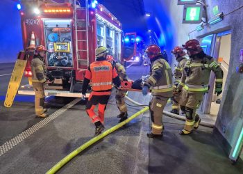 Małopolscy strażacy ćwiczyli w tunelu zakopianki