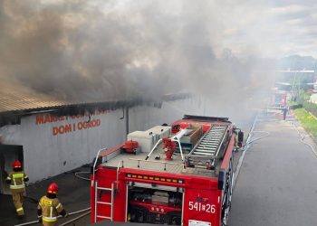 Pożar marketu budowlanego w Rzeczycy