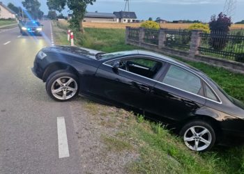 Kompletnie pijany wjechał do rowu. Skończył mu się alkohol