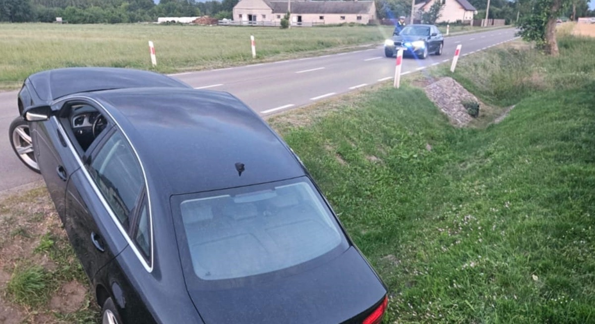 Kompletnie pijany wjechał do rowu. Skończył mu się alkohol