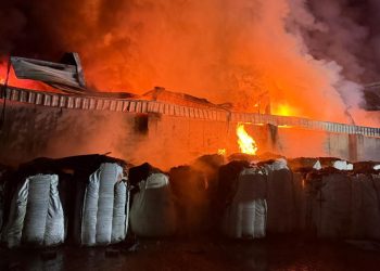 Pożar hali magazynowej z mączką w Jezuickiej Strudze