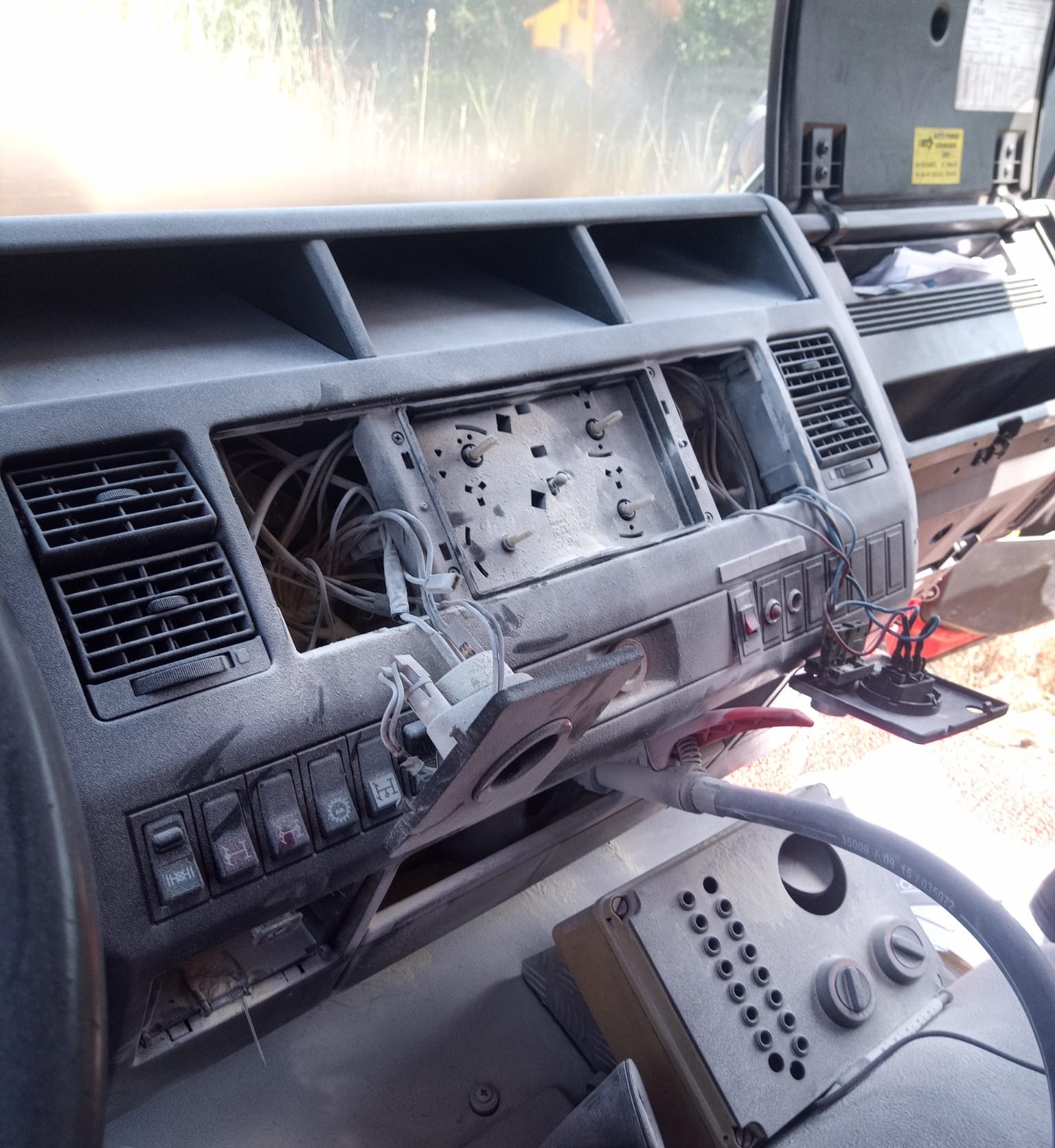 Strażacy z OSP Czarnów jechali do pożaru. W ich wozie wybuchł pożar