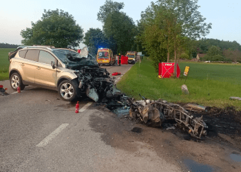 Czołowe zderzenie na DW537. Nie żyją dwie osoby