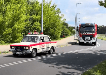 Wielka parada wozów strażackich w Ciechocinku [WIDEO]
