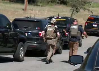 Zginęli w zasadzce. Strażacy pod ostrzałem podczas gaszenia pożaru