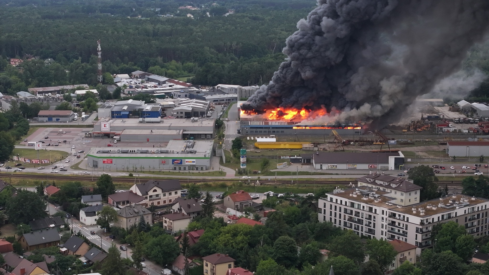 Ogromny pożar hali w Mińsku Mazowieckim [FOTO]