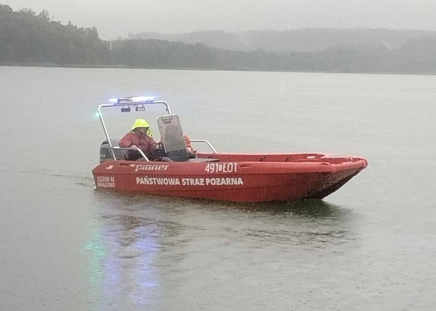 Na Jeziorze Czos trwa akcja poszukiwawcza