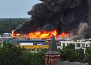 Ogromny pożar hali w Mińsku Mazowieckim [FOTO]