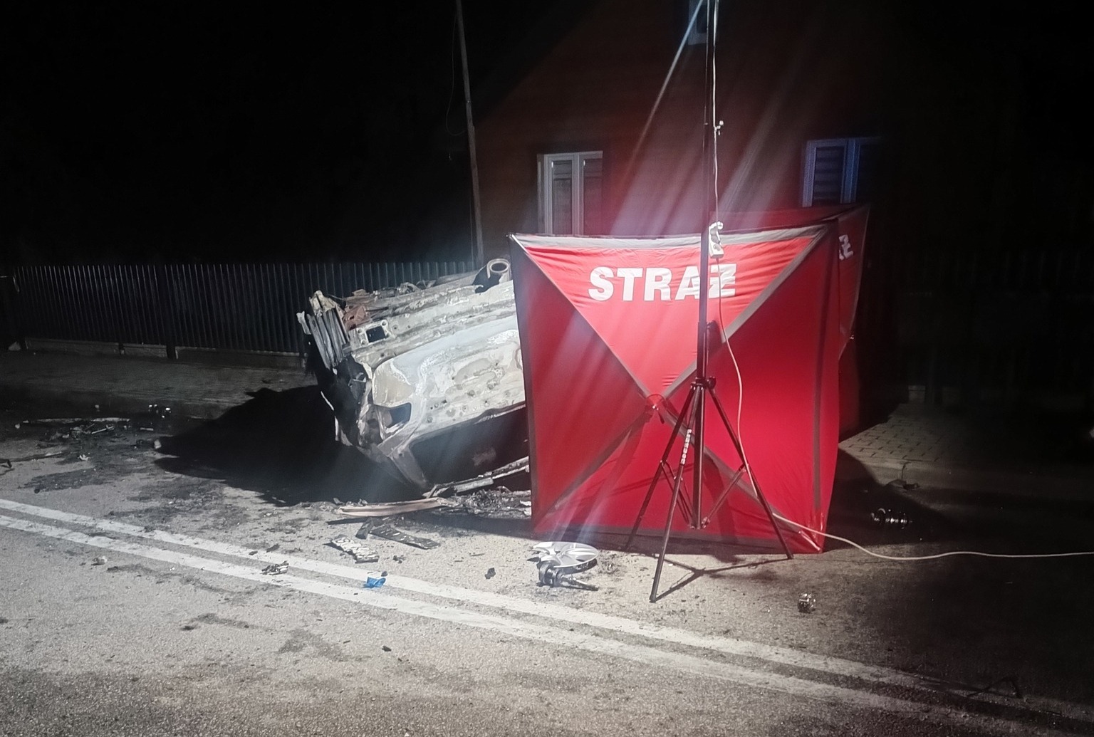 Tragedia na DW659. Osobówka całkowicie spłonęła