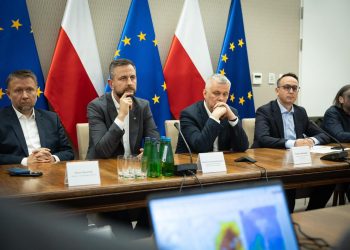 MSWiA: Przed nami 48 bardzo trudnych godzin