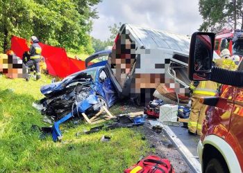 Wypadek na DK-25. Nie żyje 17-latka, 5 osób rannych