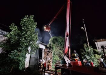 Pożar hali produkcyjno-magazynowej w Garbowie