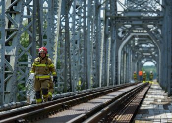 Most na Bugu. Strażacy wezwani do pożaru