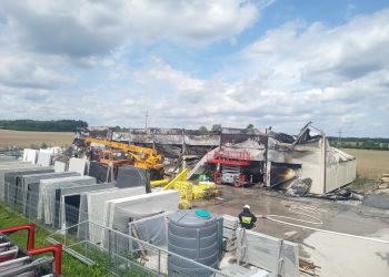 Pożar hali zakładu kamieniarskiego w Kolembrodach