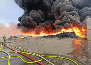 Ogromny pożar odpadów plastikowych w Rzeczycy Ziemiańskiej