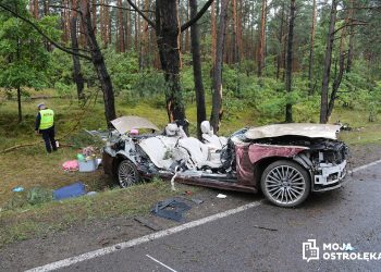 Wypadek na DK60. Maybach kompletnie zniszczony