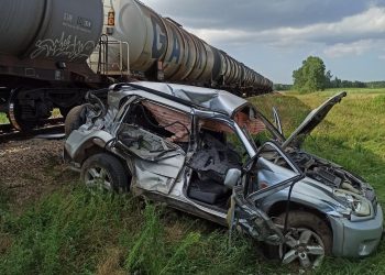 Kolejny wypadek na oznakowanym przejeździe kolejowym. Jedna osoba ranna