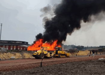 Pożar podkładów kolejowym w centrum Katowic