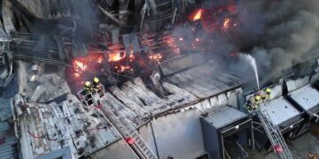 Trudna akcja w Kawlach. Strażak nadal poszukiwany